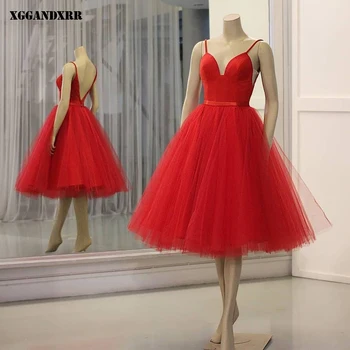 Красива рокля за бала трапецовидна форма 2023, червено вечерна рокля без ръкави с V-образно деколте и плисета от тюл чаена дължина, сшитое по поръчка
